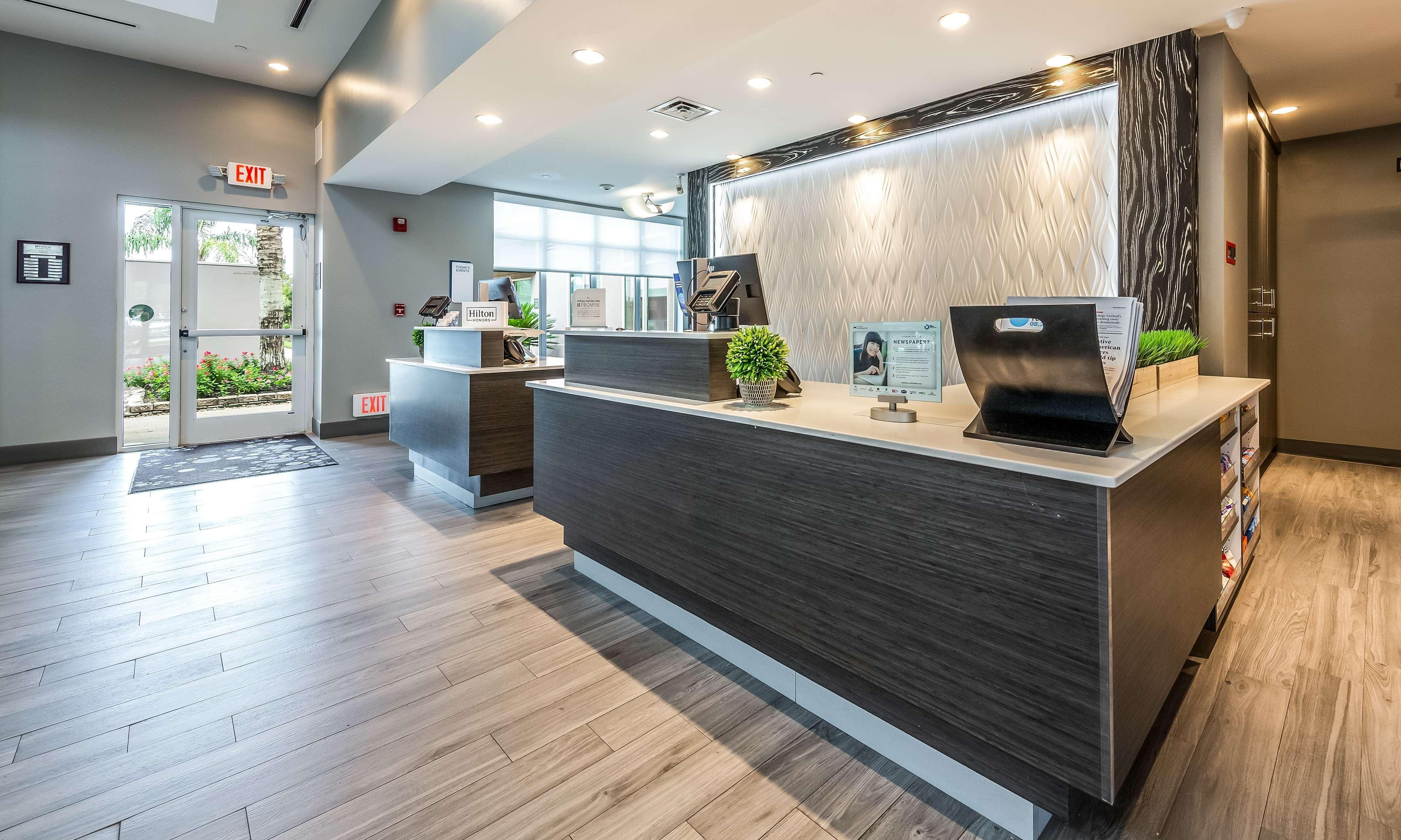 Hilton Garden Inn Бомонт Екстериор снимка