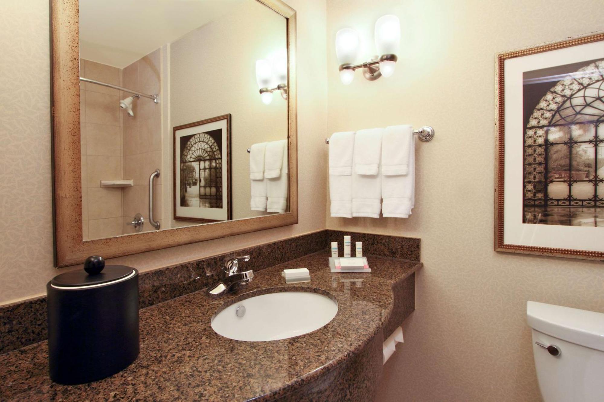 Hilton Garden Inn Бомонт Екстериор снимка